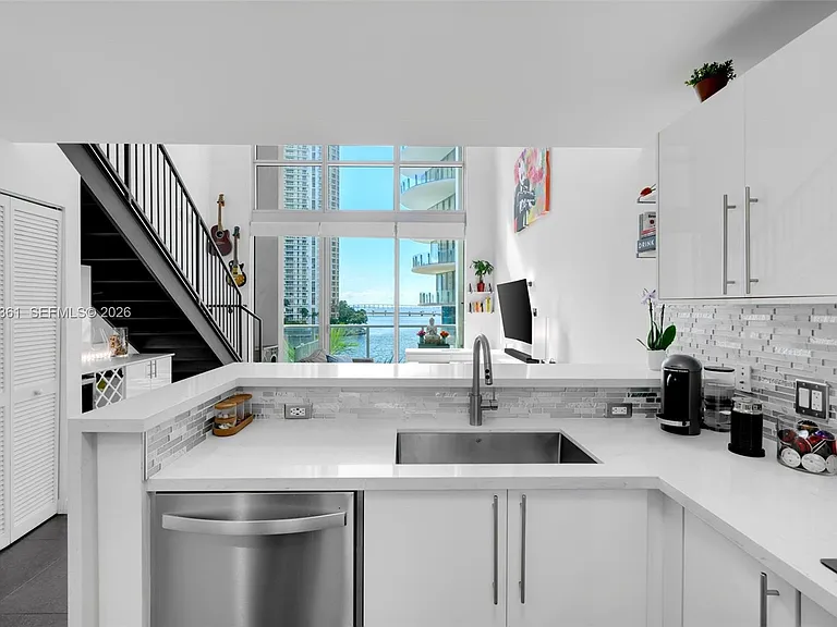 300 S Biscayne Blvd #L-410 — Photo 12