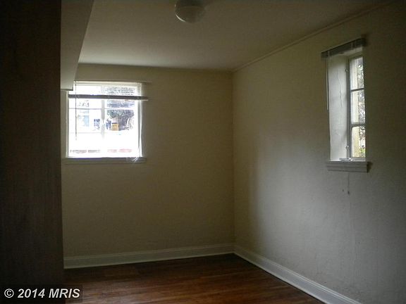 5th image of 15 Newman St #B
