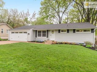 8020 Outlook Dr, Prairie Village, KS 66208