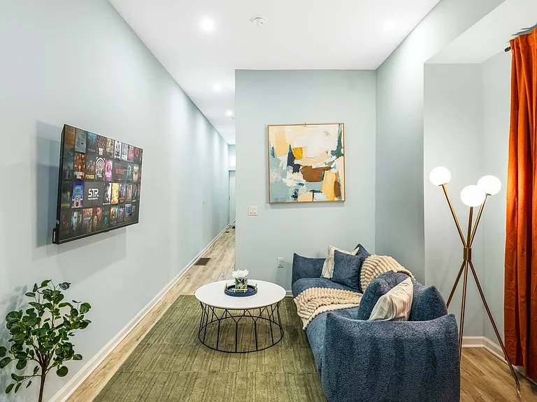 2250 N Park Ave — Photo 6