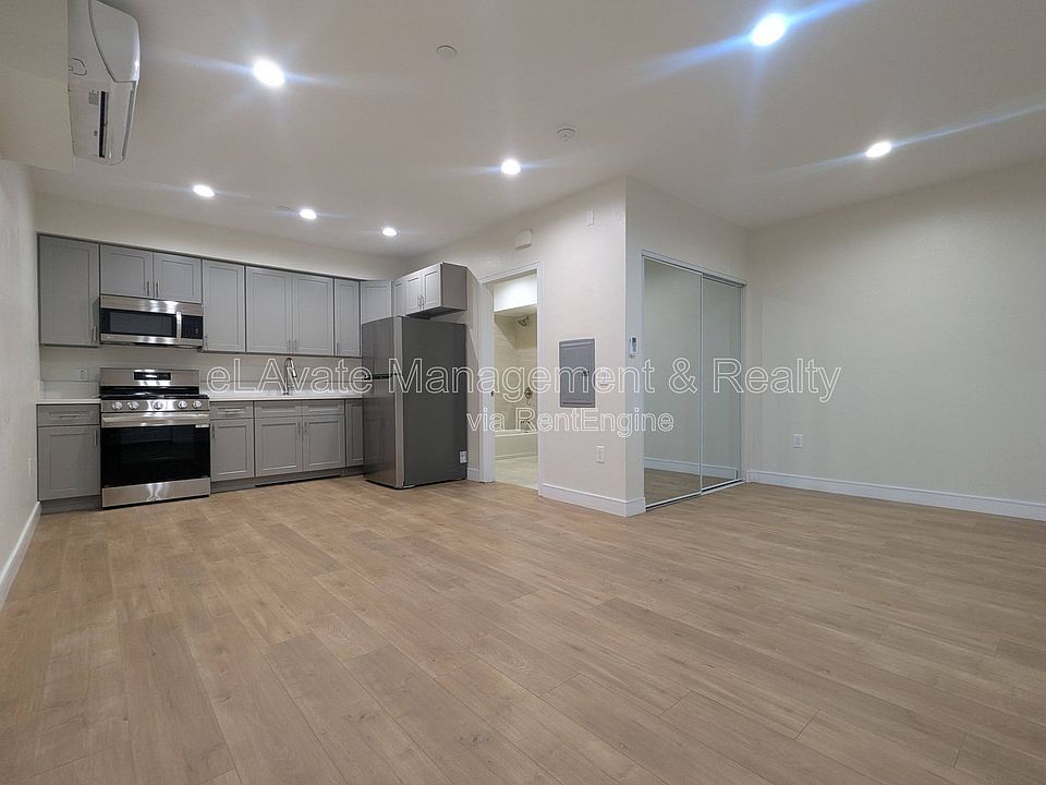 1st image of 14411 Vanowen St #210