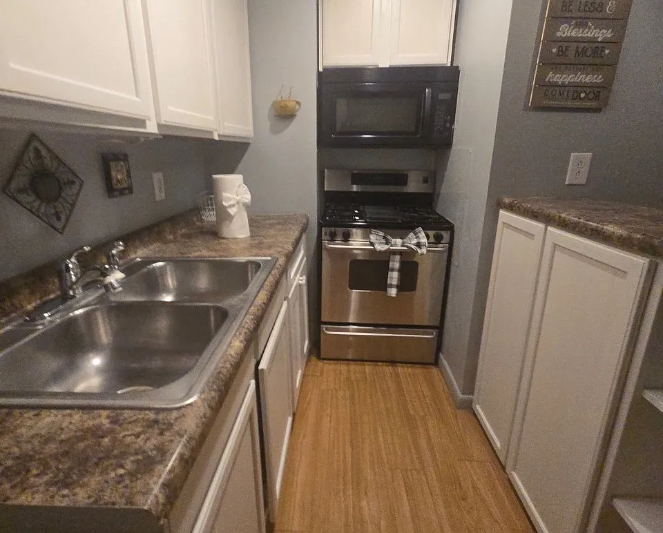3 bed, 1000 sqft, $2,000 — Photo 1
