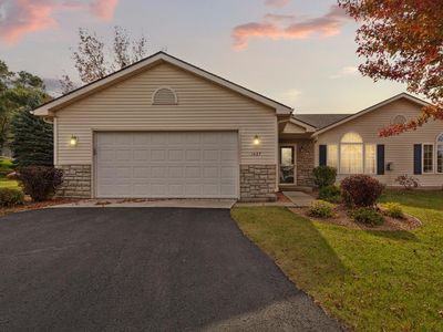 1427 Carriage Cir, Faribault, MN, 55021