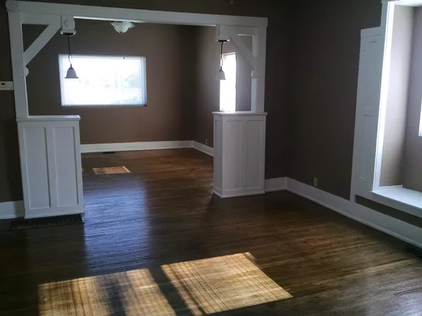 130 W 9th St APT 1, Mount Carmel, IL 62863