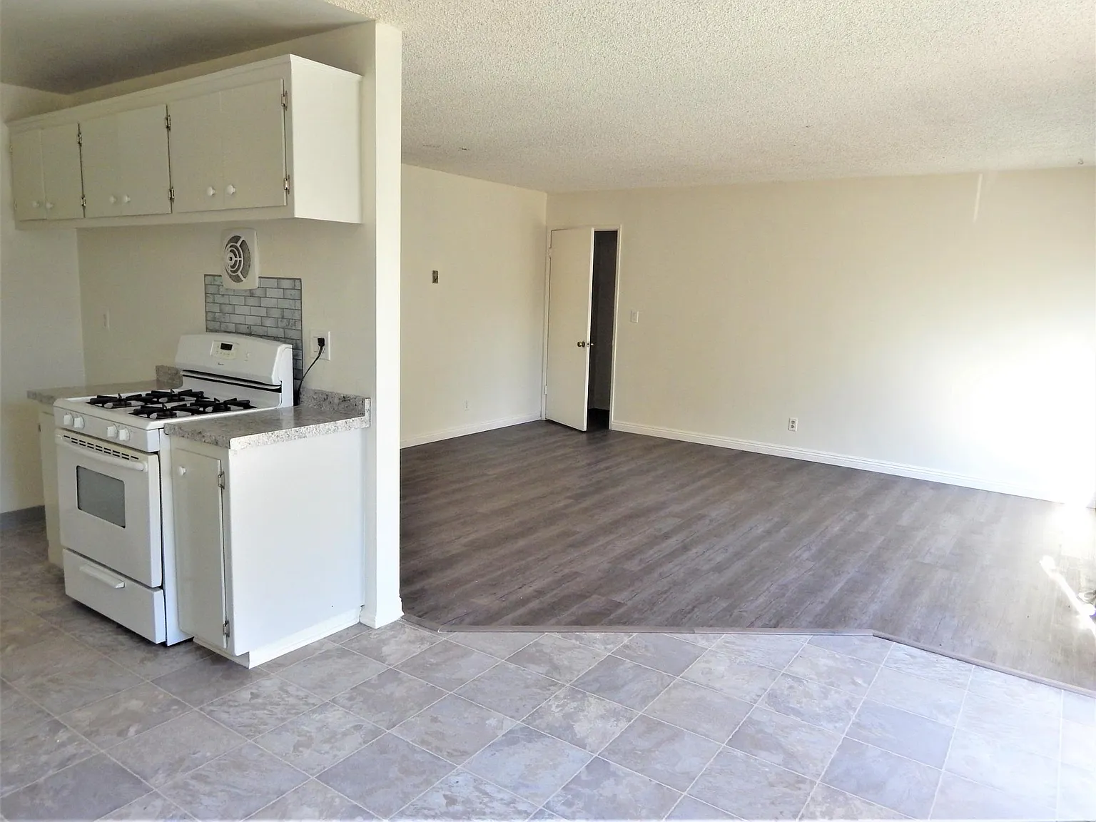 2 bed, 1.5 bath, 1007 sqft, $1,900 — Photo 4