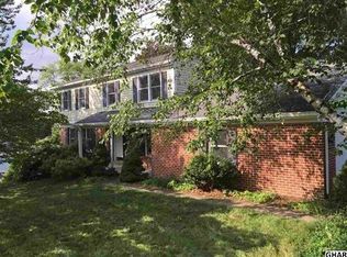 3 Enck Dr, Boiling Springs, PA 17007