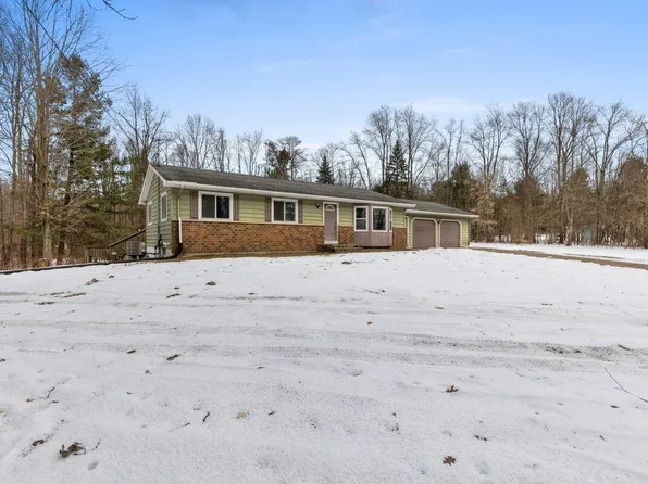 7031 Becker St NE, Cedar Springs, MI 49319