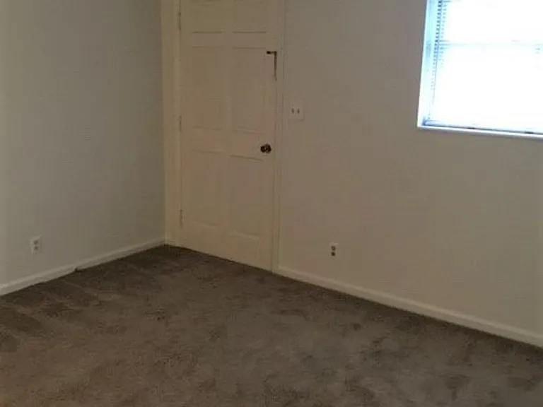 110 Ray Ave — Photo 6