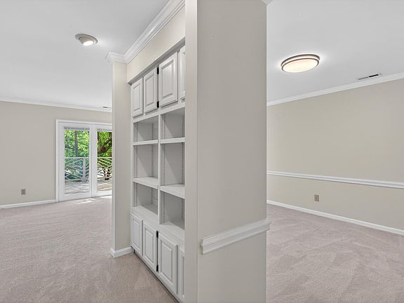 4th image of 3129 Coachmans Way