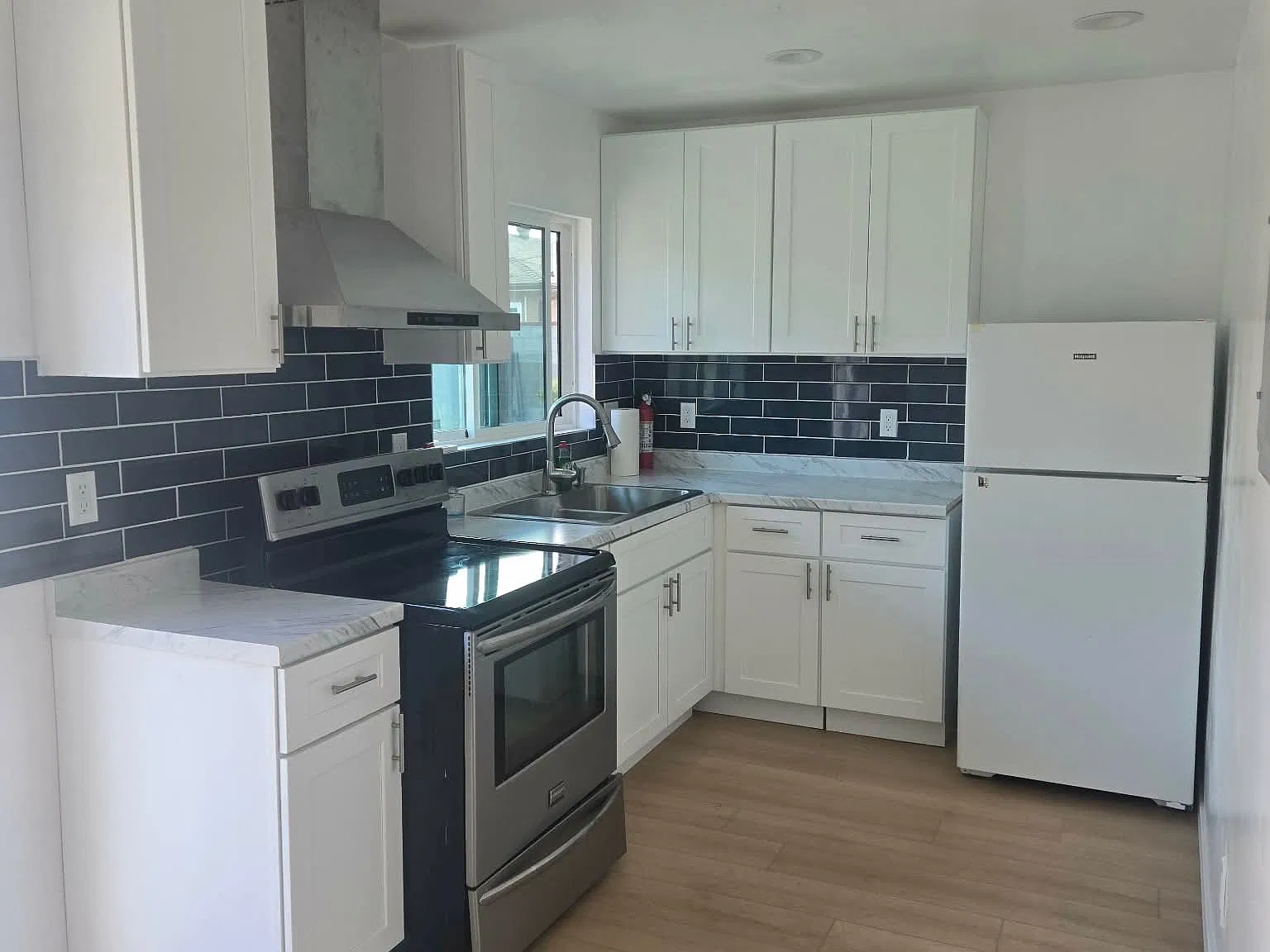 2 bed, 600 sqft, $2,400 — Photo 4