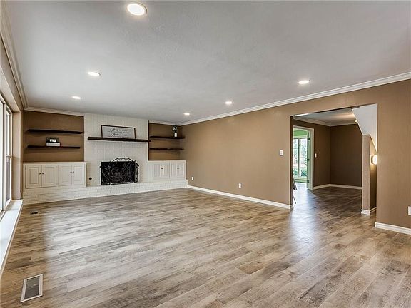4th image of 8008 Lakehurst Dr