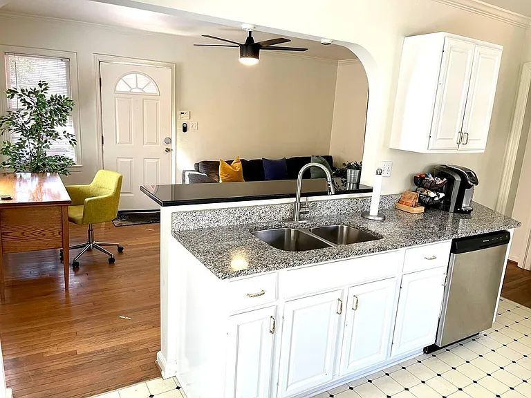 1805 Piedmont Way NE #B — Photo 5