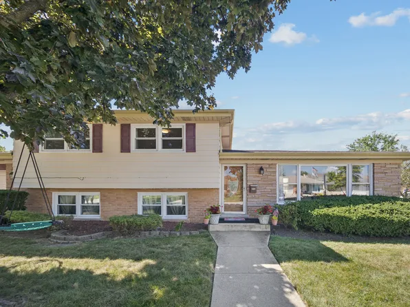 8157 N Root Ct, Niles, IL 60714