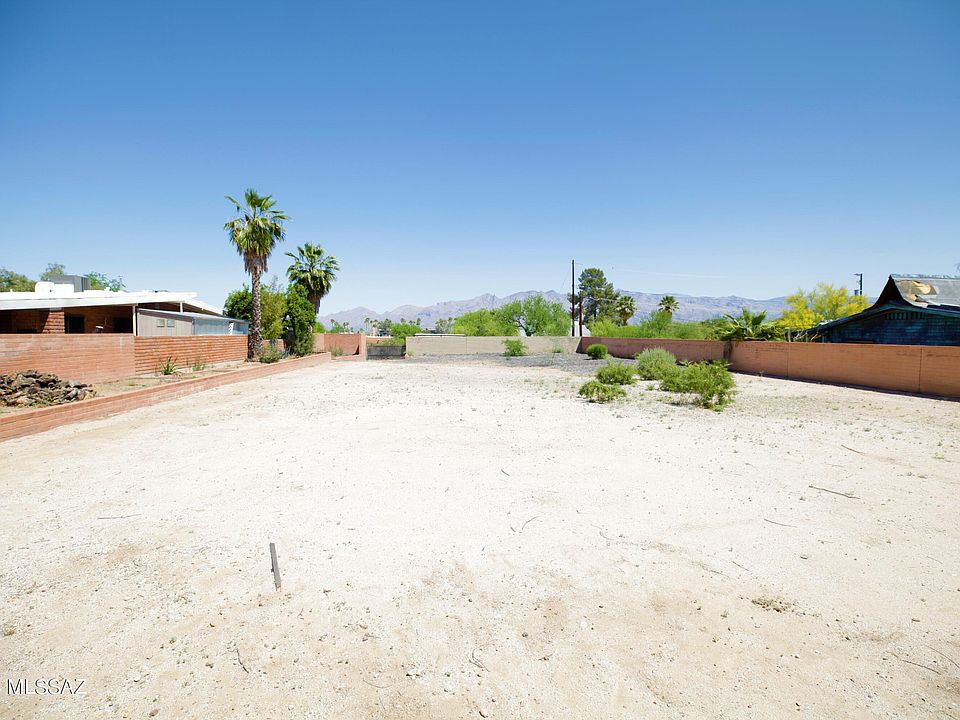 1st image of 3663 E 5th St #1