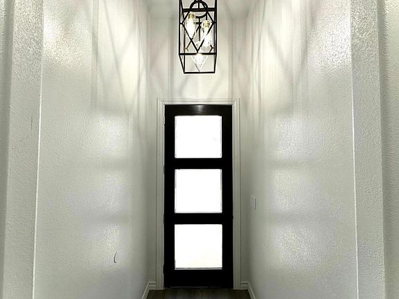 2nd image of 537 Avenue S