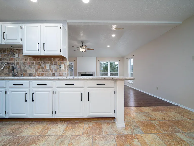2411 Gunston Ct — Photo 5