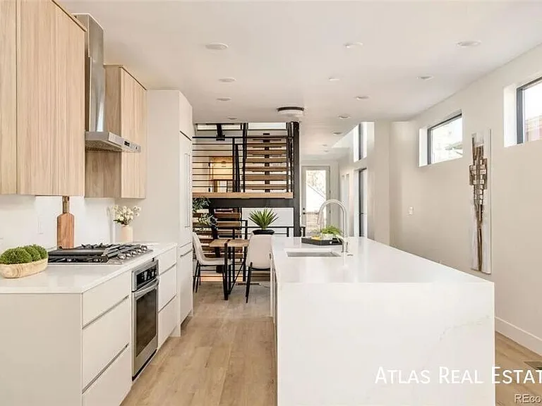 3414 Lawrence St — Photo 2