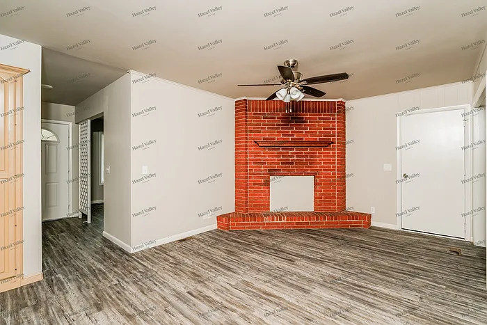 3 bed, 2.0 bath, 1426 sqft, $1,470 — Photo 3