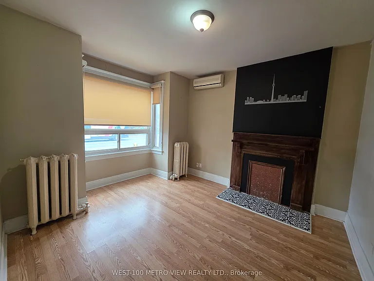 1733 Dufferin St — Photo 2