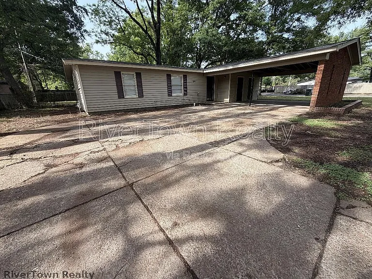 4825 Bridgedale Ave — Photo 2