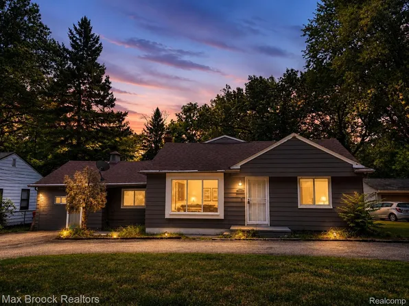 21613 Wallace Dr, Southfield, MI 48075