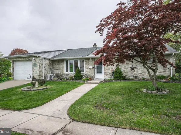 2515 Winton Dr, Bristol, PA 19007