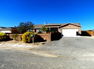 525 8th St NE, Rio Rancho, NM 87124