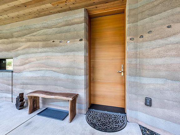 2nd image of 2689 Anderson Rd