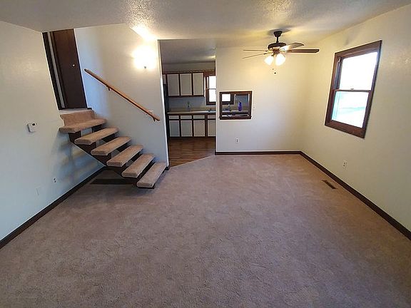 3rd image of 1827 Garry Ave NW
