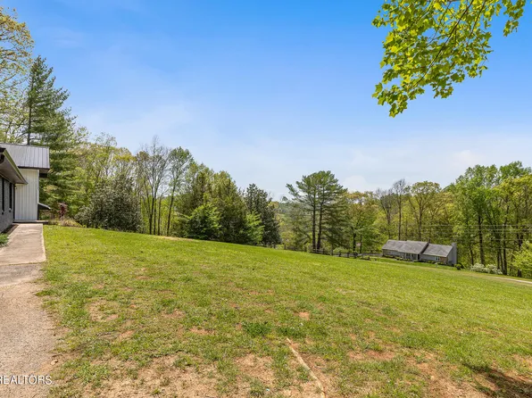 2260 Browns Mill Rd, Cookeville, TN 38506