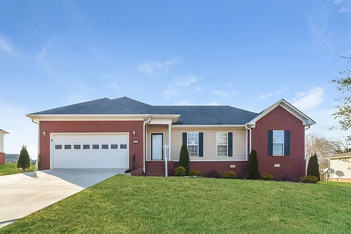 232 Tanner Point Dr — Photo 1