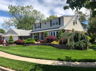 845 Center Dr, Baldwin, NY 11510