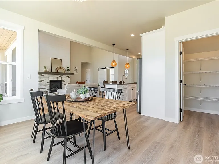 2233 Berryman Loop — Photo 18