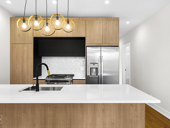 4th image of 3653 W Barry Ave #6