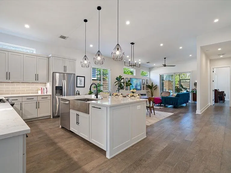 7009 Zachary Dr — Photo 3
