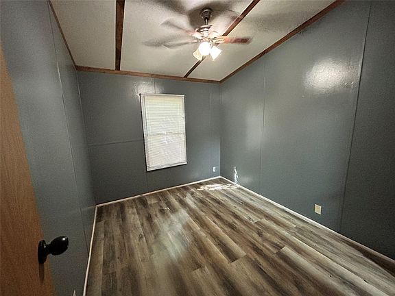 3rd image of 403 W Worsham St