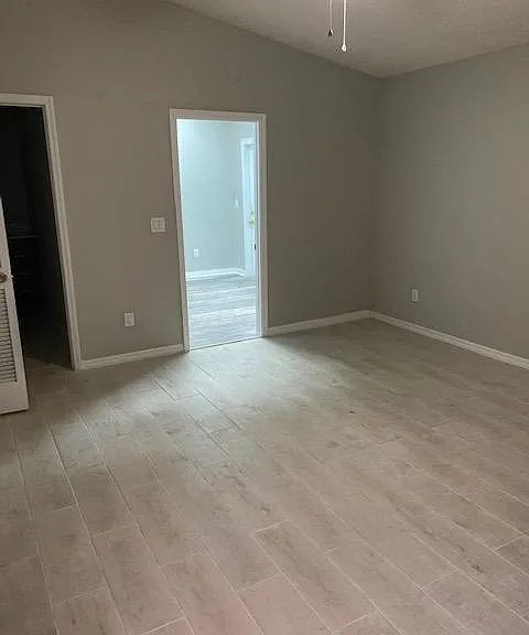 910 N Lakewood Ter — Photo 12