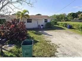 11862 SW 212th St, Miami, FL