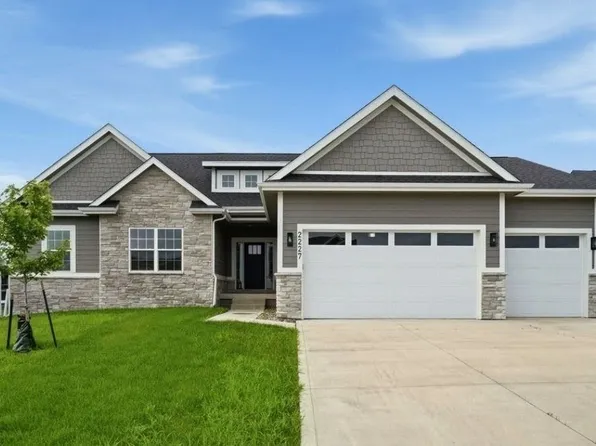 2227 Green Leaf Cir, Norwalk, IA 50211