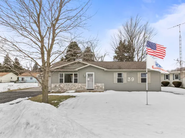 39 N Flower St, Croswell, MI 48422