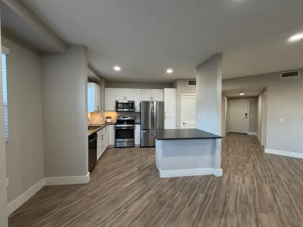 6221 W 3rd St #4-137, Los Angeles, CA 90036