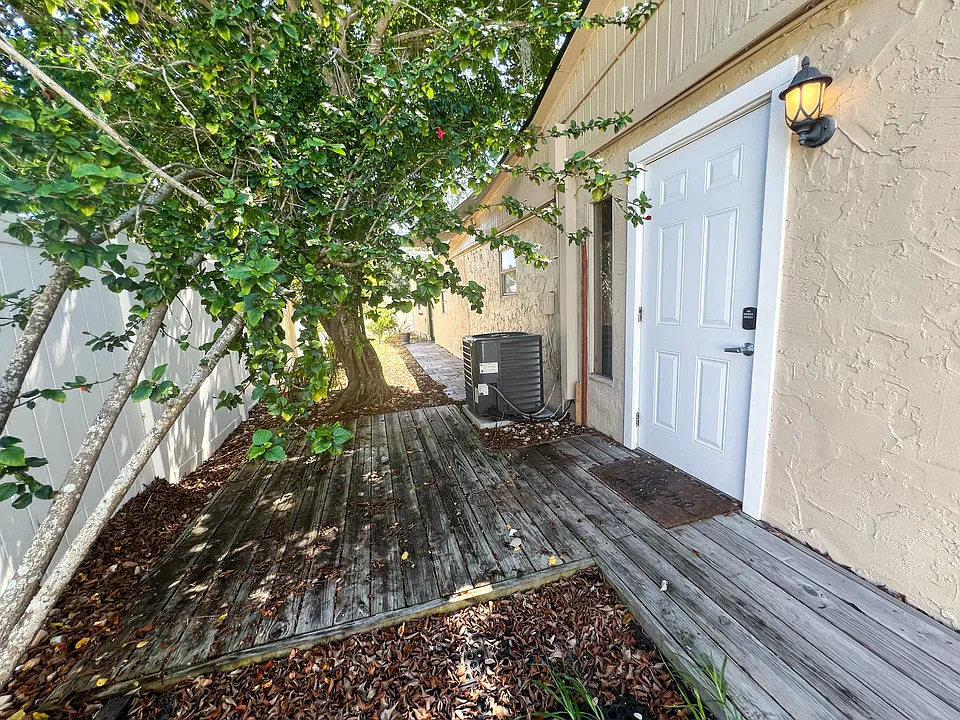 3402 W Van Buren Dr