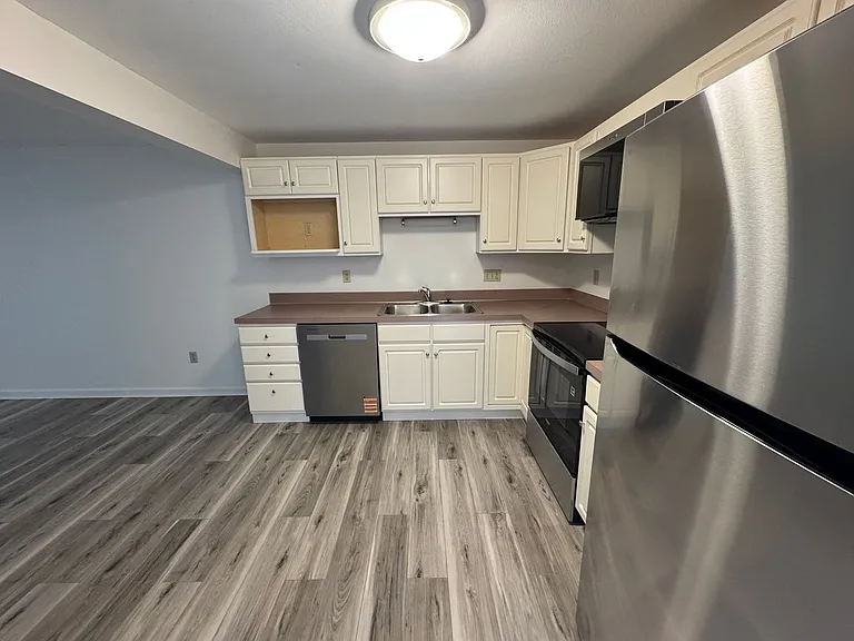 323 Gillespie Ave — Photo 5