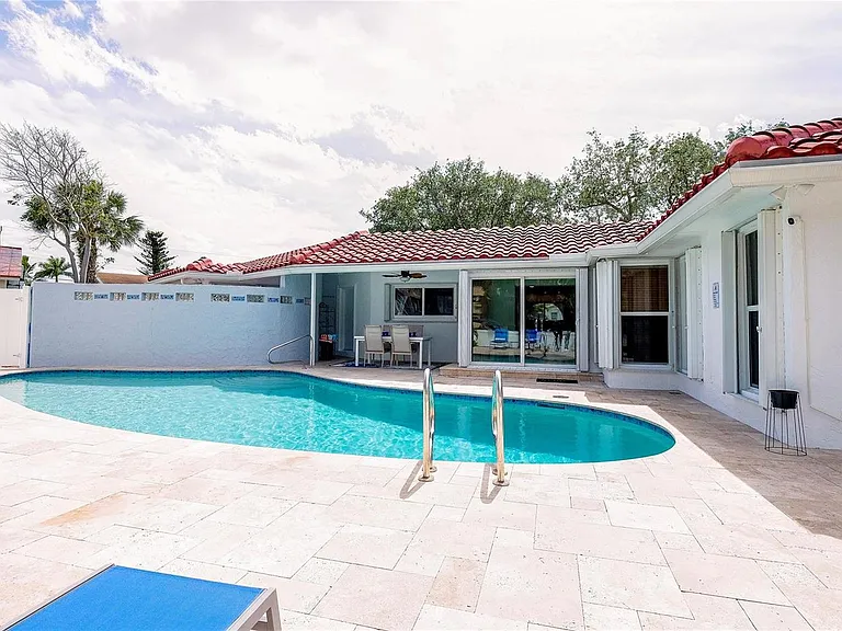 1240 SW 13th Cir — Photo 41