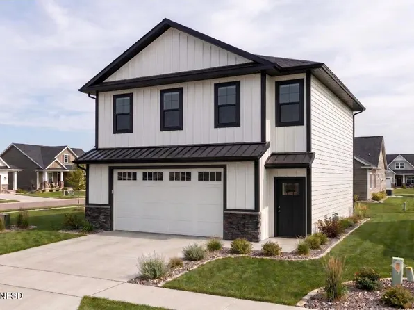 345 Challenger Way, Watertown, SD 57201