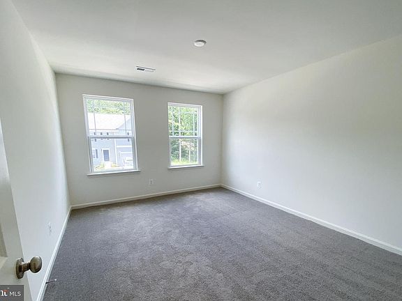 5th image of 42 Madison Paige Dr