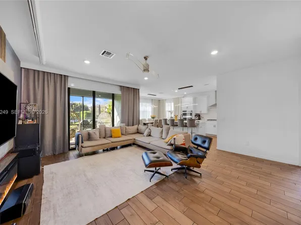 2454 Primrose Pl, Oakland Park, FL 33309