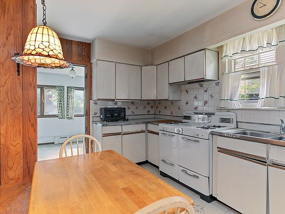 4th image of 307 N Hale St