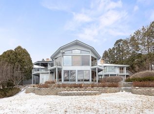 1065 Edgewood Hills Rd, Wayzata, MN 55391