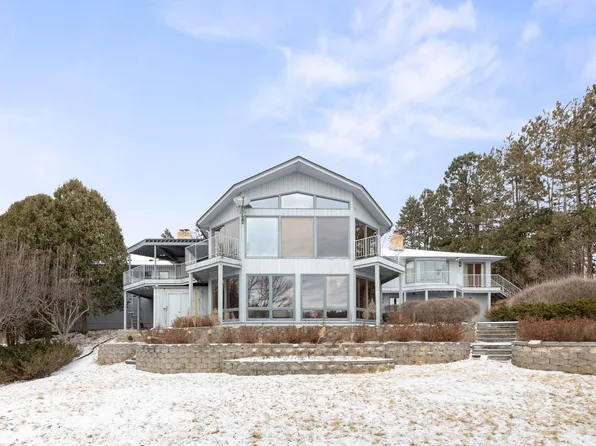 1065 Edgewood Hills Rd, Wayzata, MN 55391